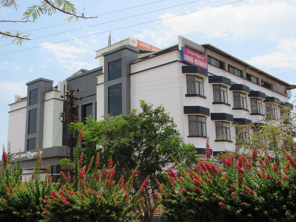 Hotel Sangam Regency Ratnāgiri Kültér fotó